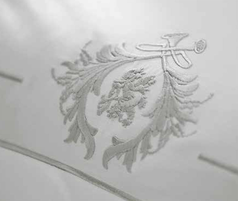 黄瓜视频污污污銀色被套細節